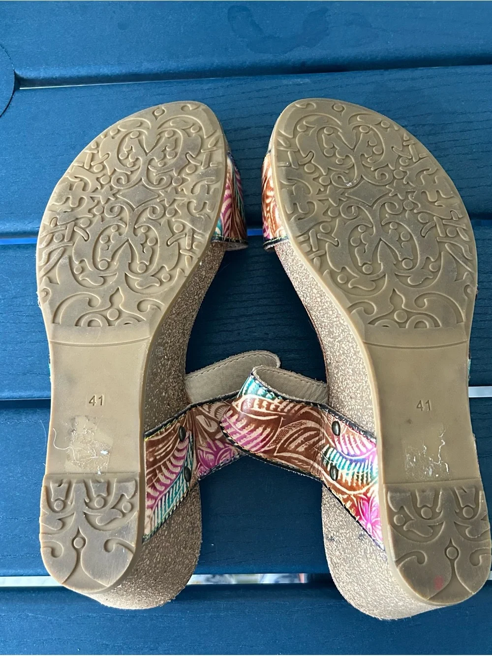 L'ARTISTE Moai Sandals